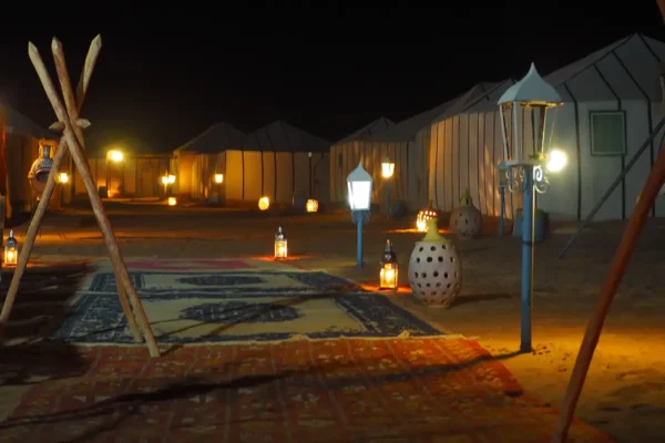 Oasis Perdidos: Confort y Exploración en el Corazón del Sáhara Oasis Perdidos: Confort y Exploración en el Corazón del Sáhara