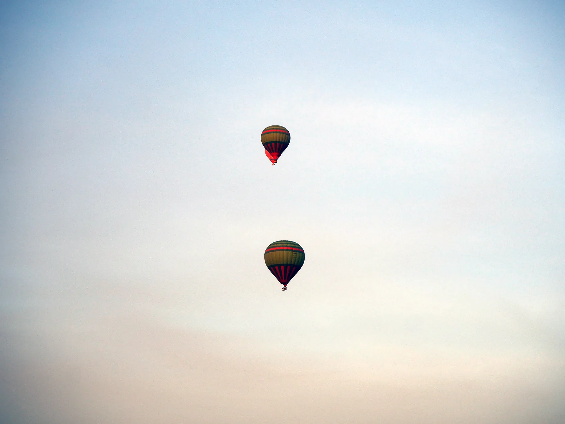 Entre cielo y arena: un vuelo mágico sobre los tesoros de Marrakech y Agafay
